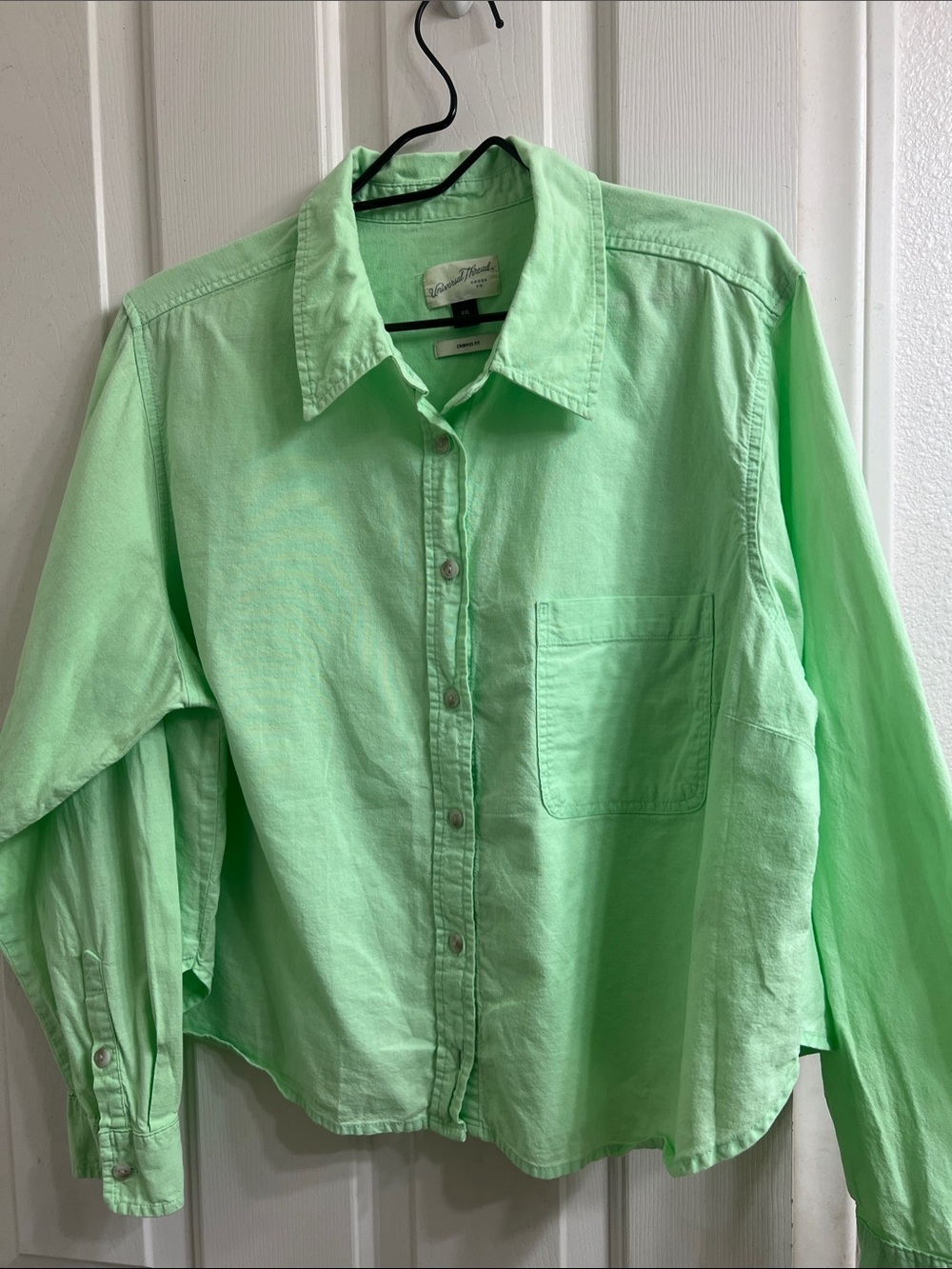Casual Long-Sleeve Button-Up Shirt - Cropped Fit- Mint Green